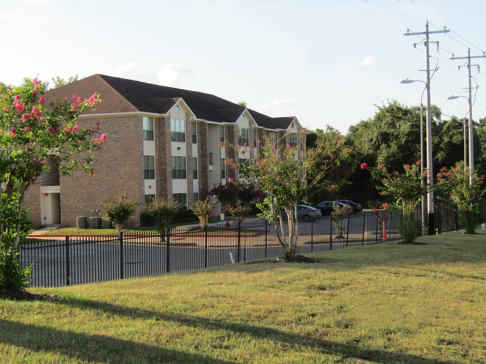 Creekview Apartments Located in the heart of Prairie View, Texas